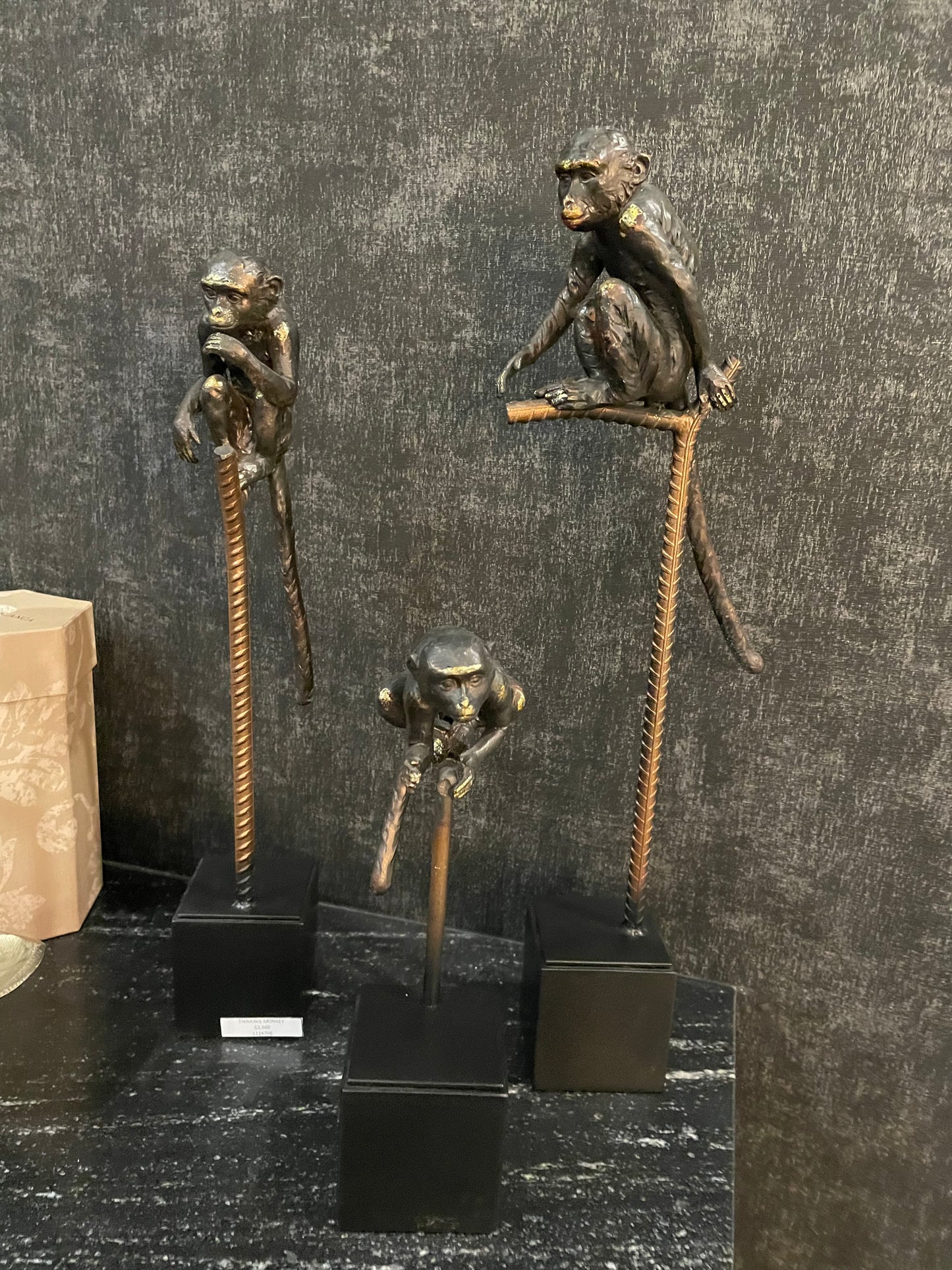 SITTING MONKEY ESTATUA