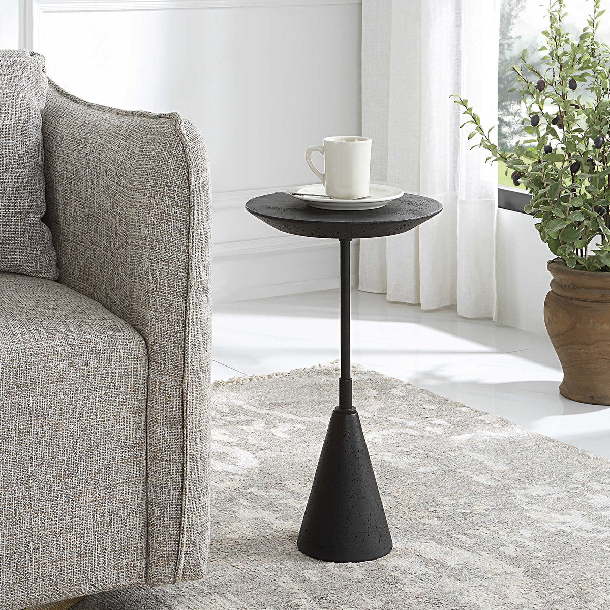 MID ACCENT TABLE